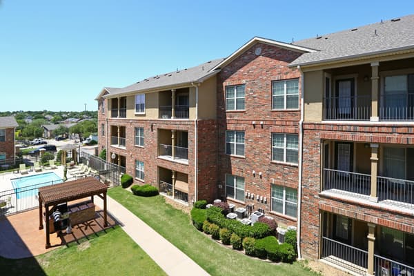 Lost Creek Apartments - Arlington, TX
